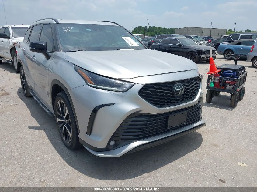 2022 TOYOTA HIGHLANDER XSE