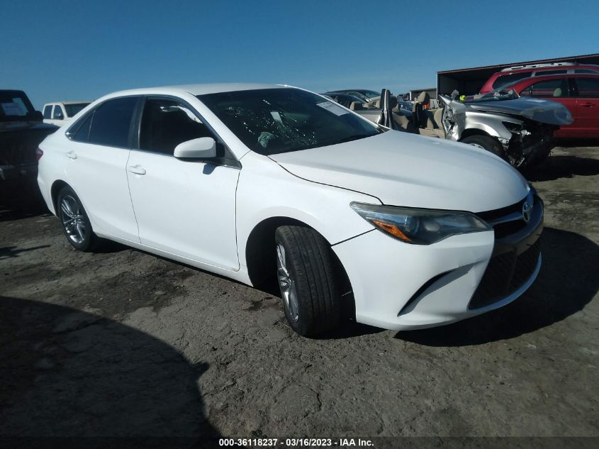 2015 TOYOTA CAMRY SE