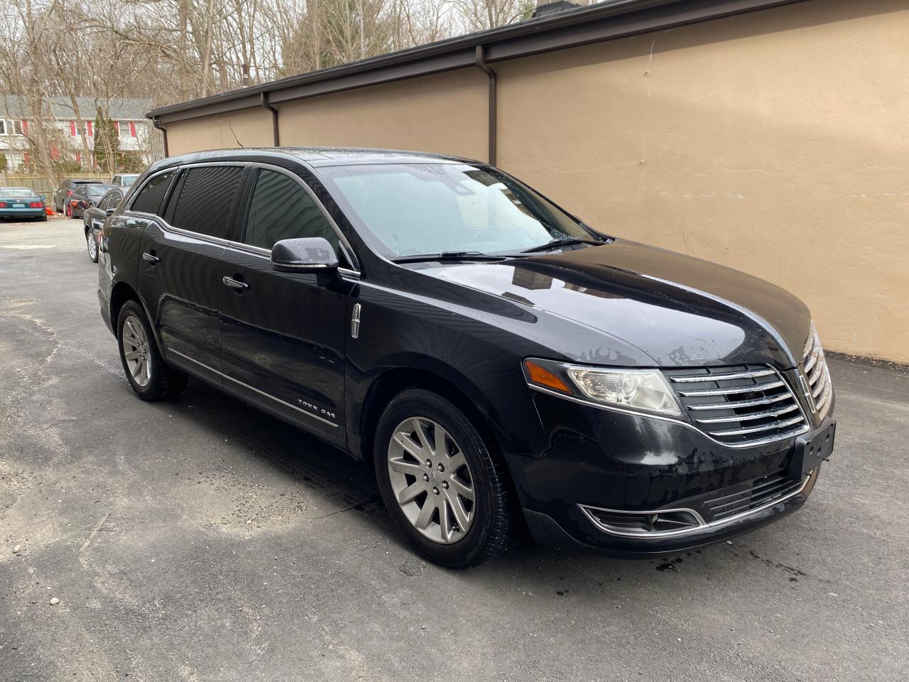 2019 LINCOLN MKT