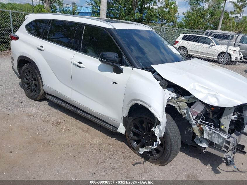 2022 TOYOTA HIGHLANDER XLE