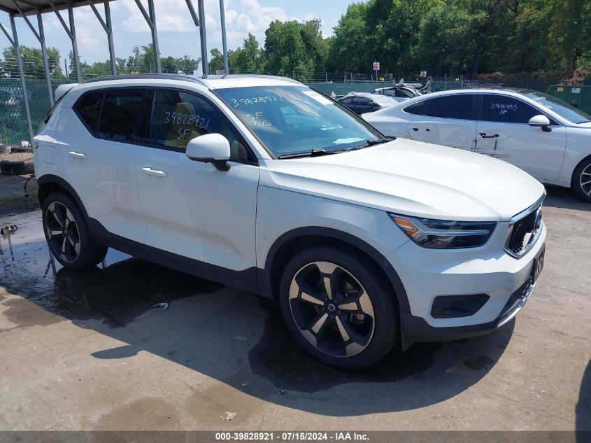 2020 VOLVO XC40 T5 MOMENTUM