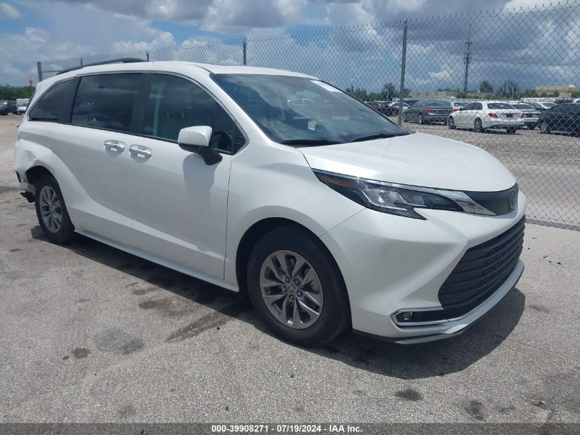 2023 TOYOTA SIENNA XLE