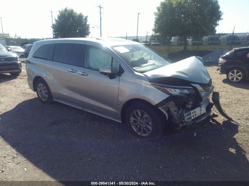 2022 TOYOTA SIENNA XLE