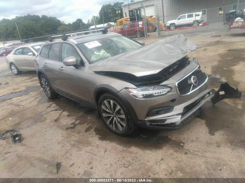 2022 VOLVO V90 CROSS COUNTRY B6