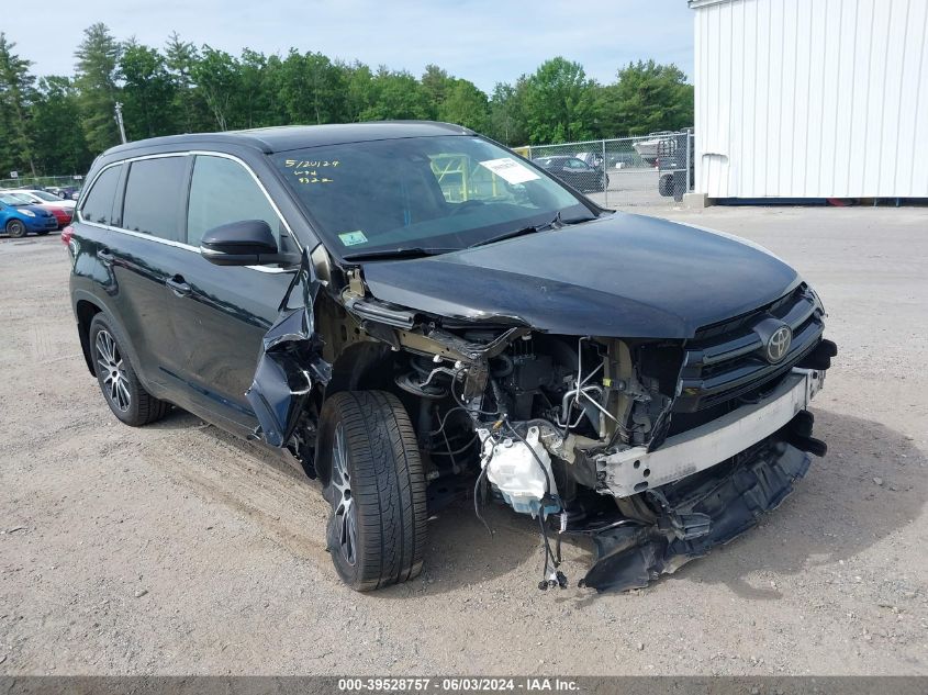 2017 TOYOTA HIGHLANDER SE