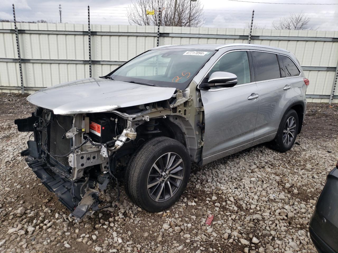 2017 TOYOTA HIGHLANDER SE