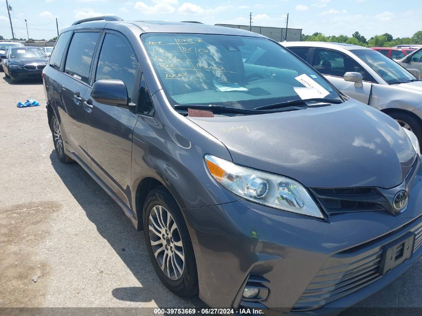 2020 TOYOTA SIENNA XLE