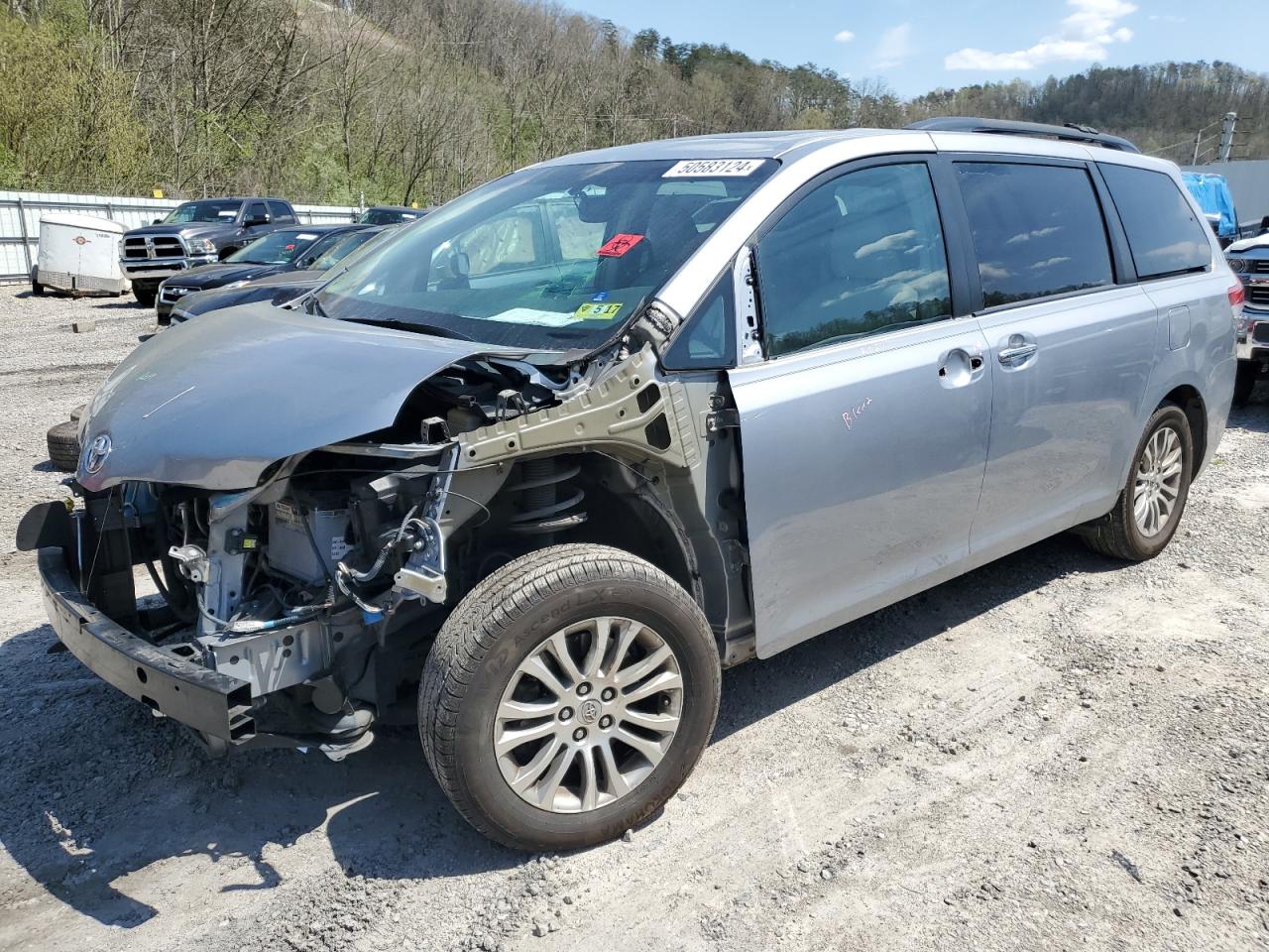 2013 TOYOTA SIENNA XLE