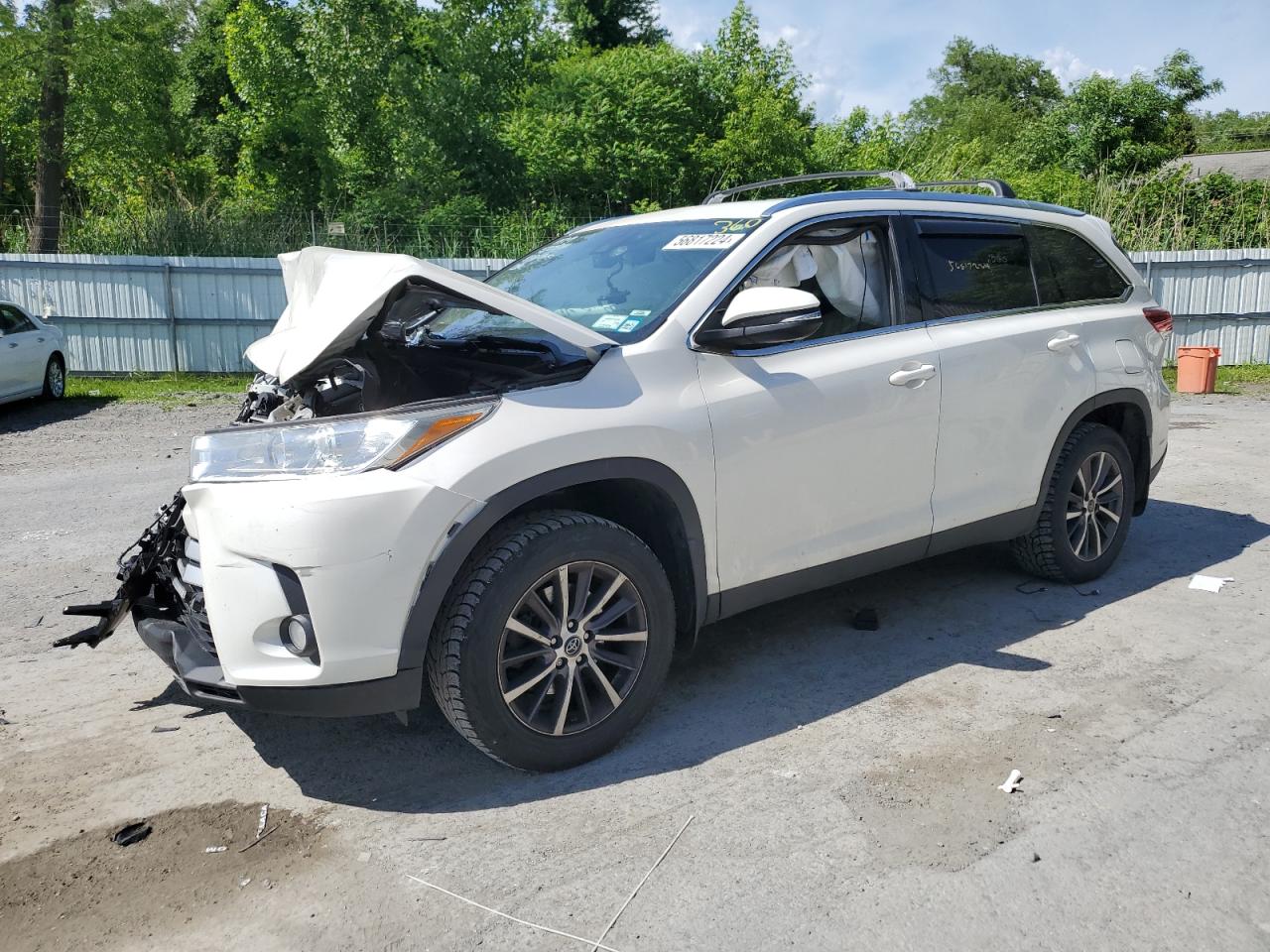 2019 TOYOTA HIGHLANDER SE