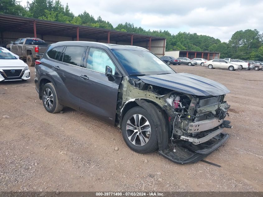 2022 TOYOTA HIGHLANDER HYBRID XLE