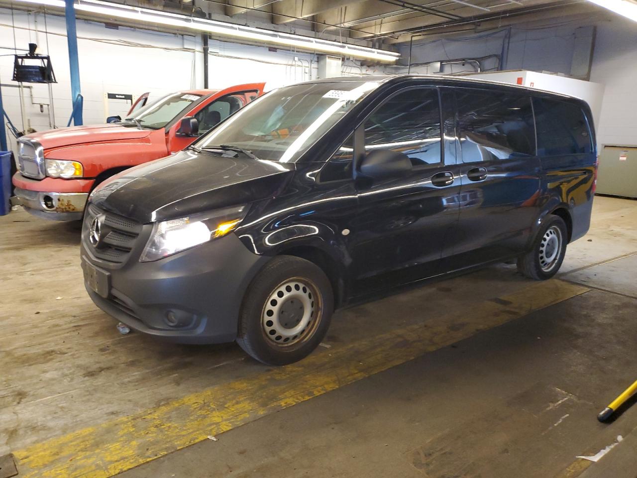 2019 MERCEDES-BENZ METRIS