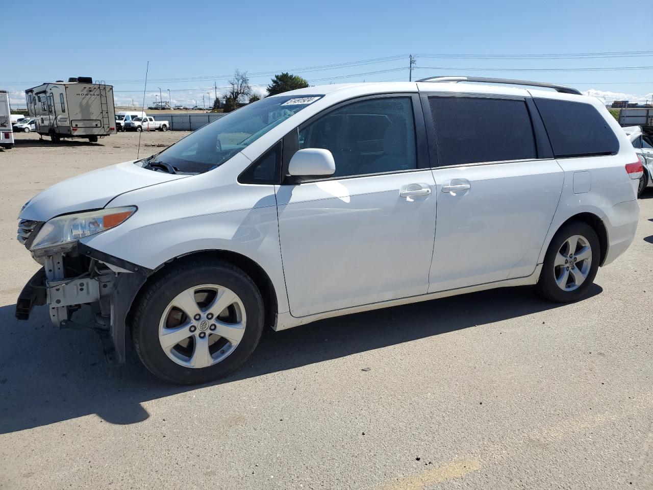 2013 TOYOTA SIENNA LE