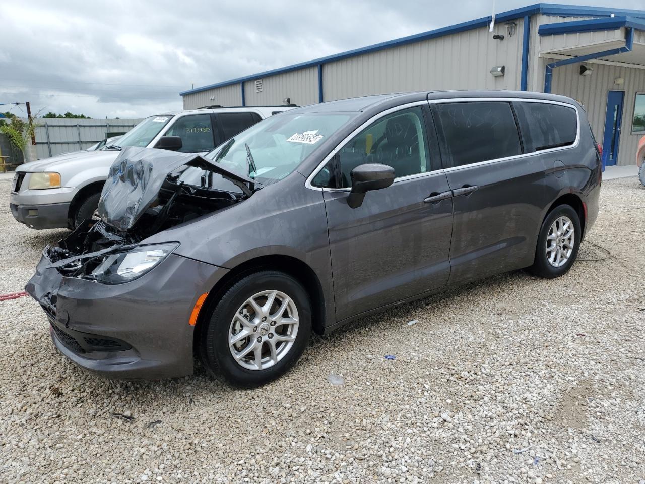 2023 CHRYSLER VOYAGER LX