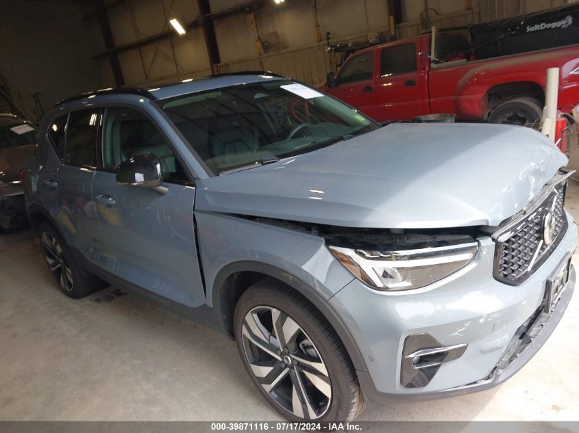 2023 VOLVO XC40 B5 PLUS DARK THEME