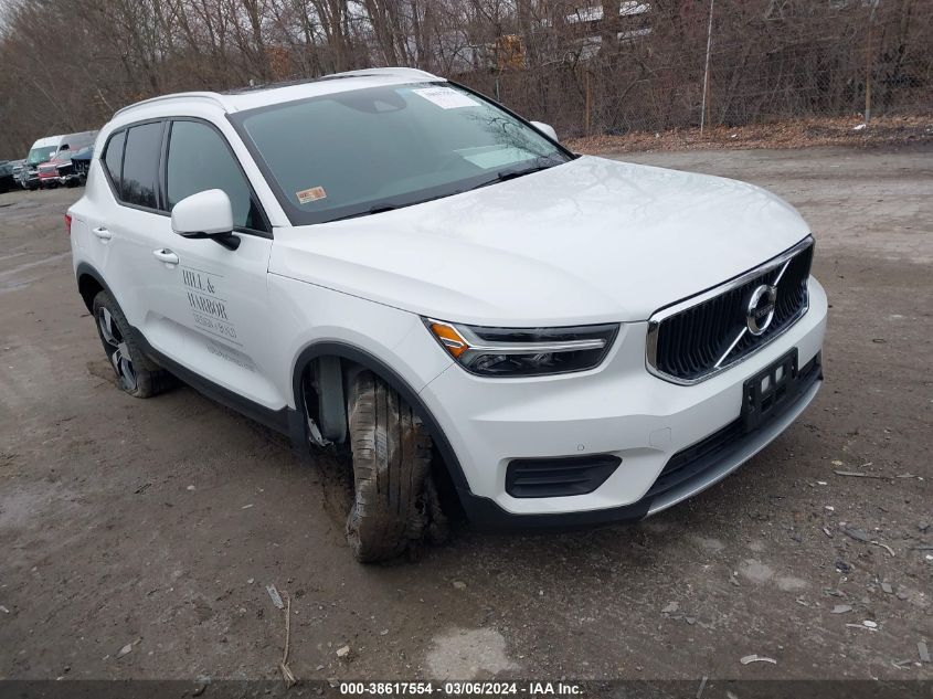 2020 VOLVO XC40 T5 MOMENTUM