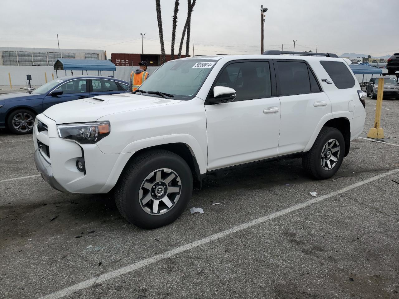 2023 TOYOTA 4RUNNER SE