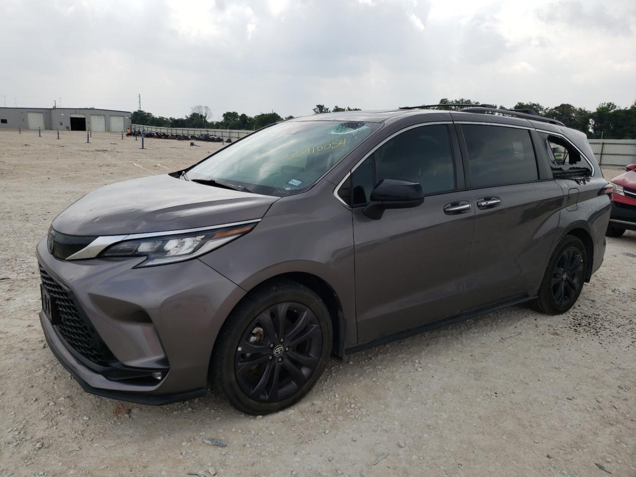 2022 TOYOTA SIENNA XSE