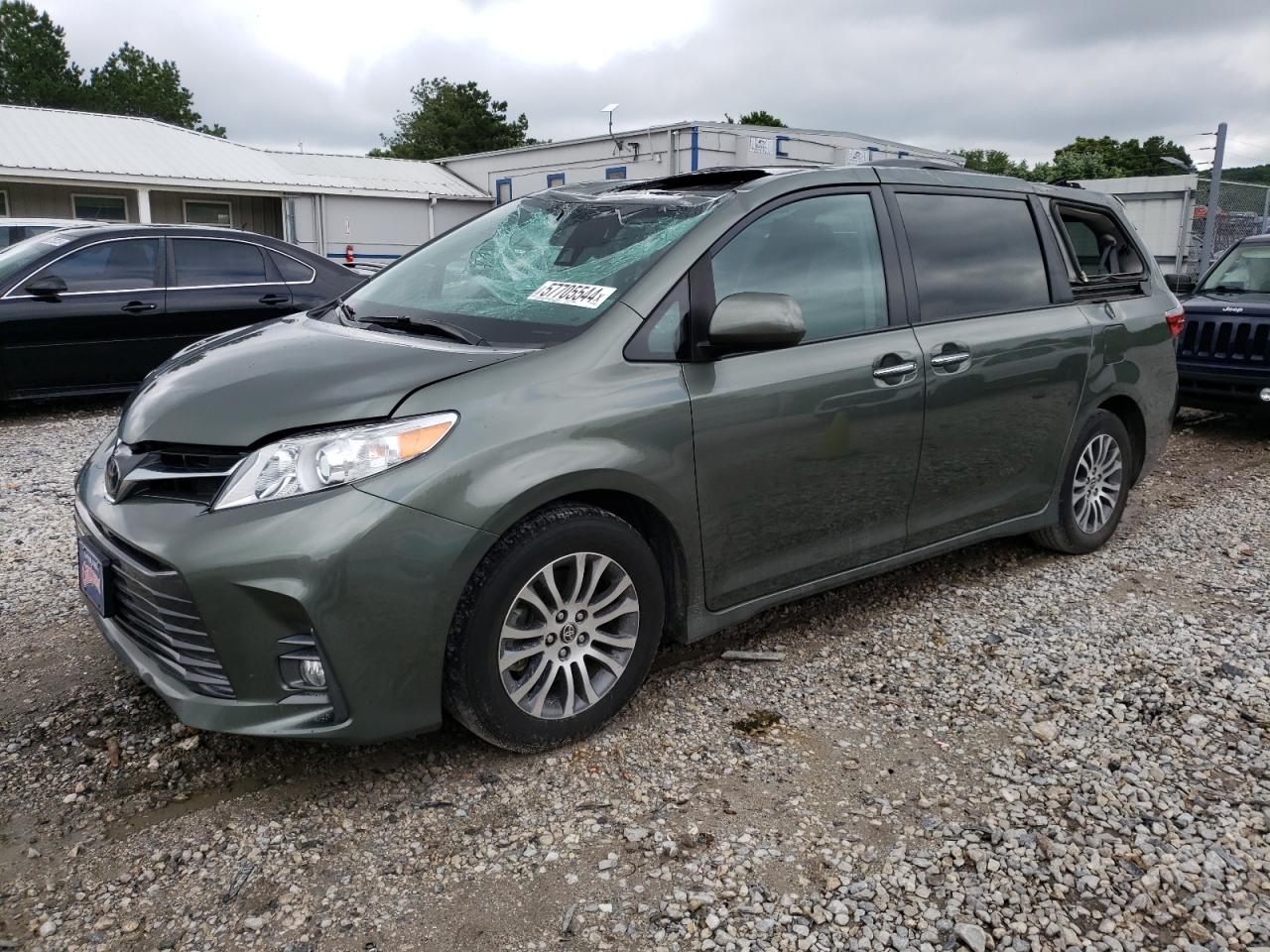 2020 TOYOTA SIENNA XLE