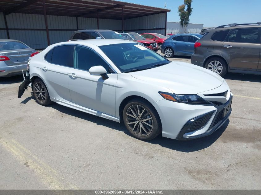 2022 TOYOTA CAMRY SE