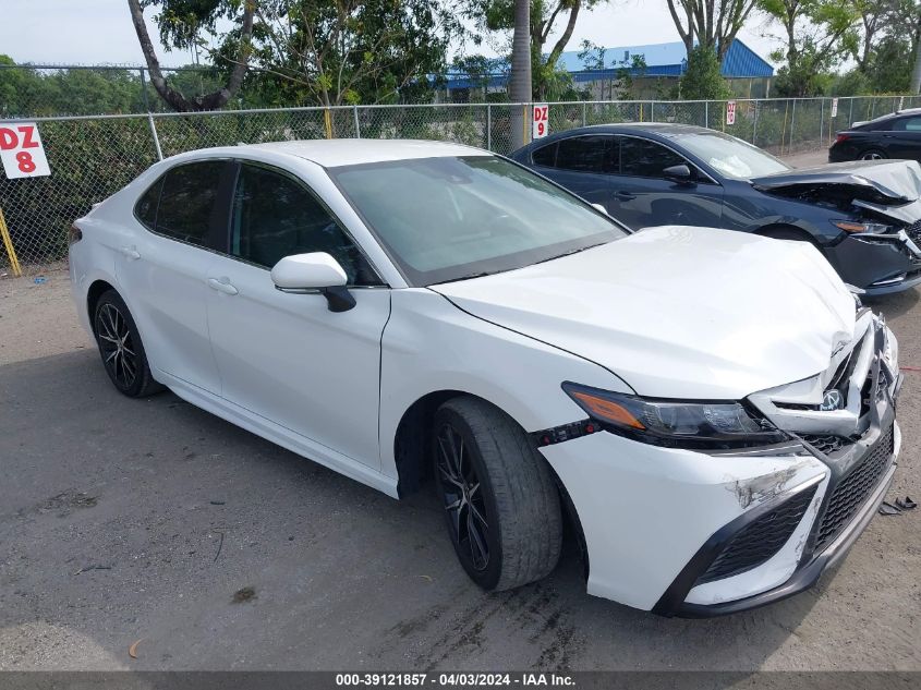 2022 TOYOTA CAMRY SE