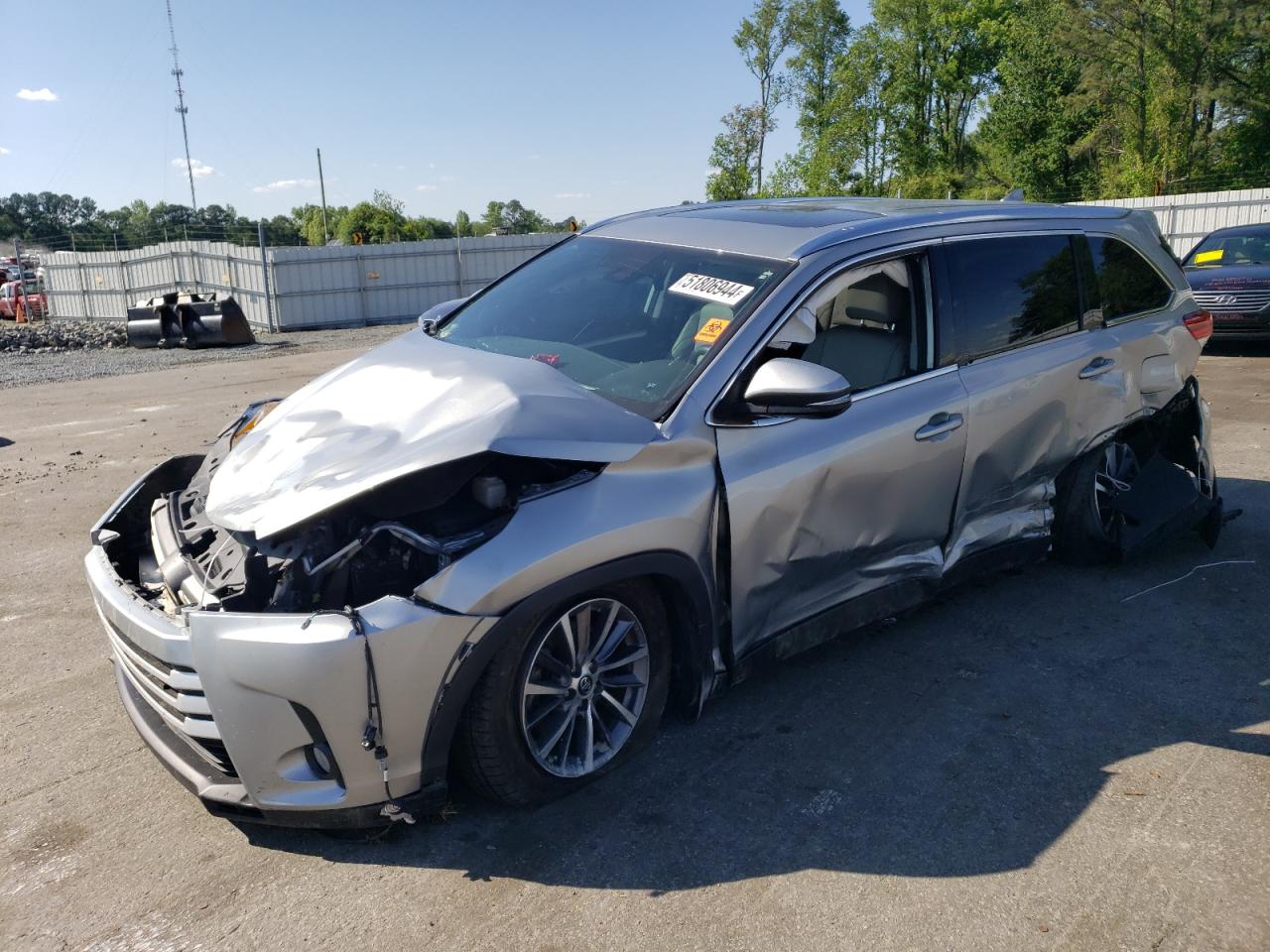 2019 TOYOTA HIGHLANDER SE