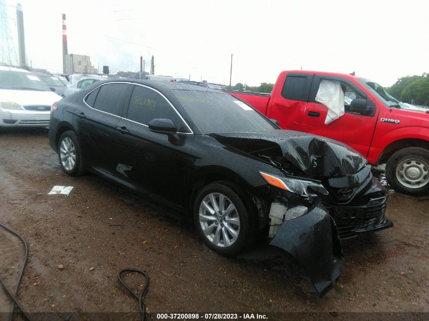 2018 TOYOTA CAMRY LE