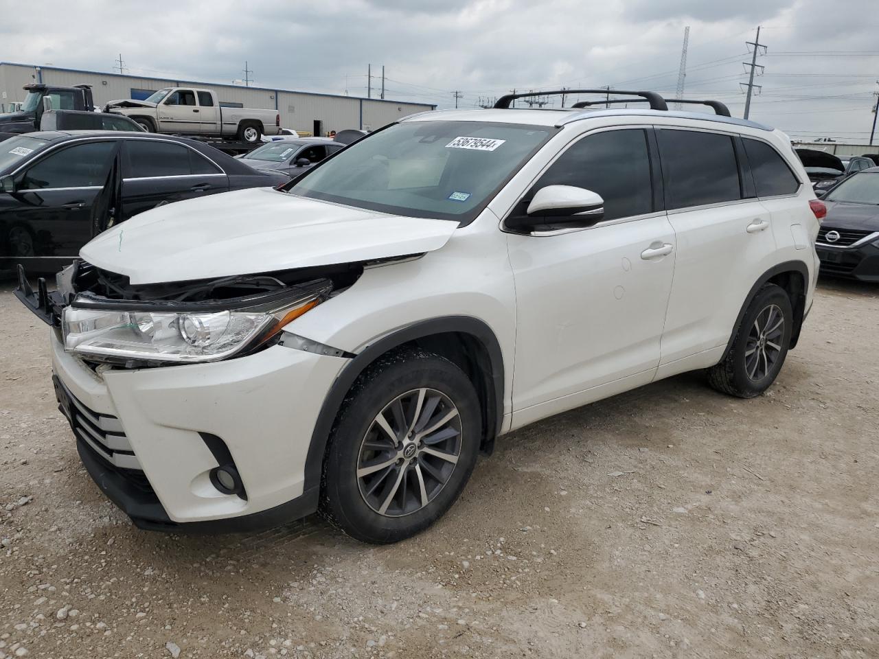 2017 TOYOTA HIGHLANDER SE