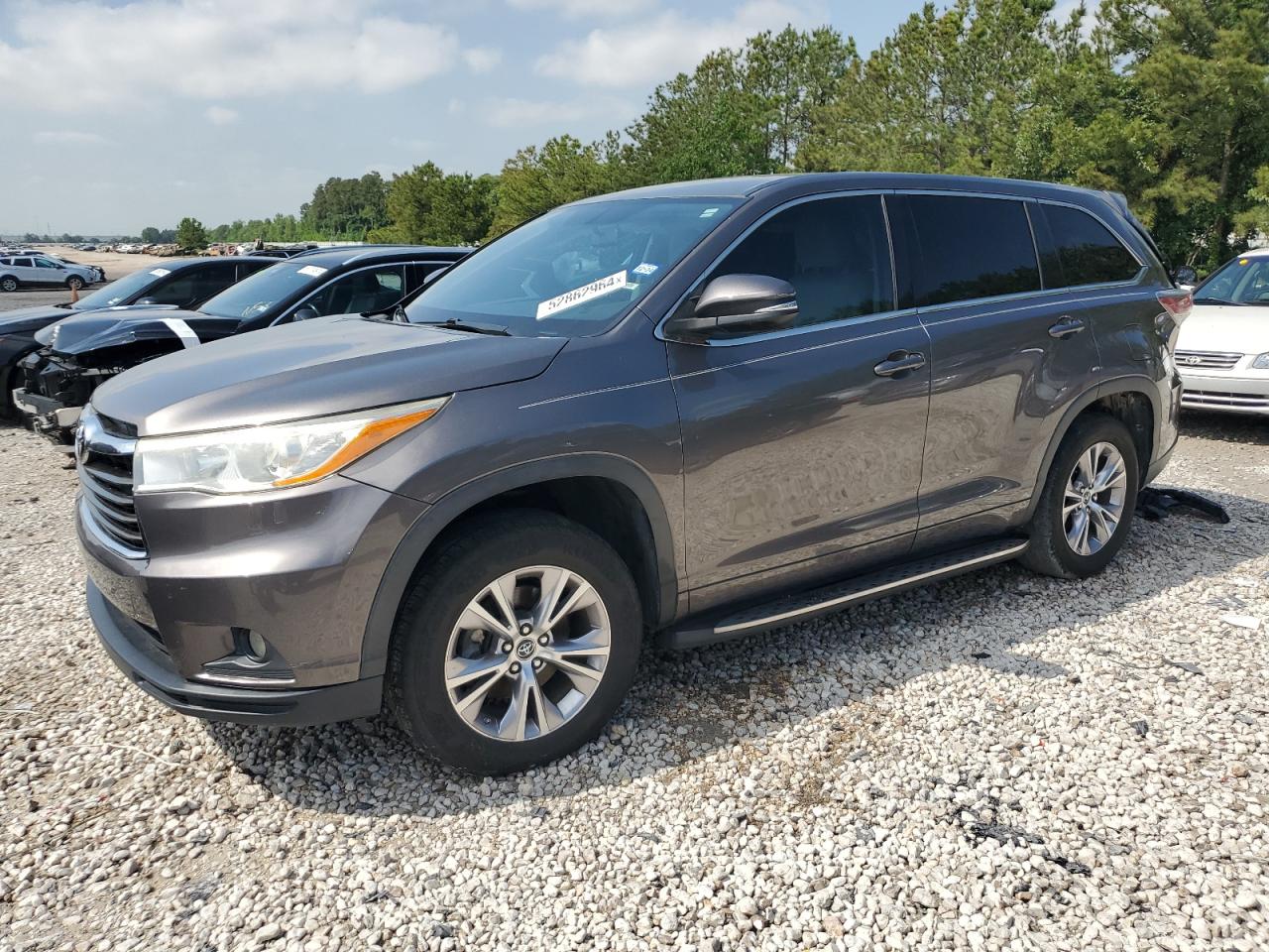 2016 TOYOTA HIGHLANDER LE