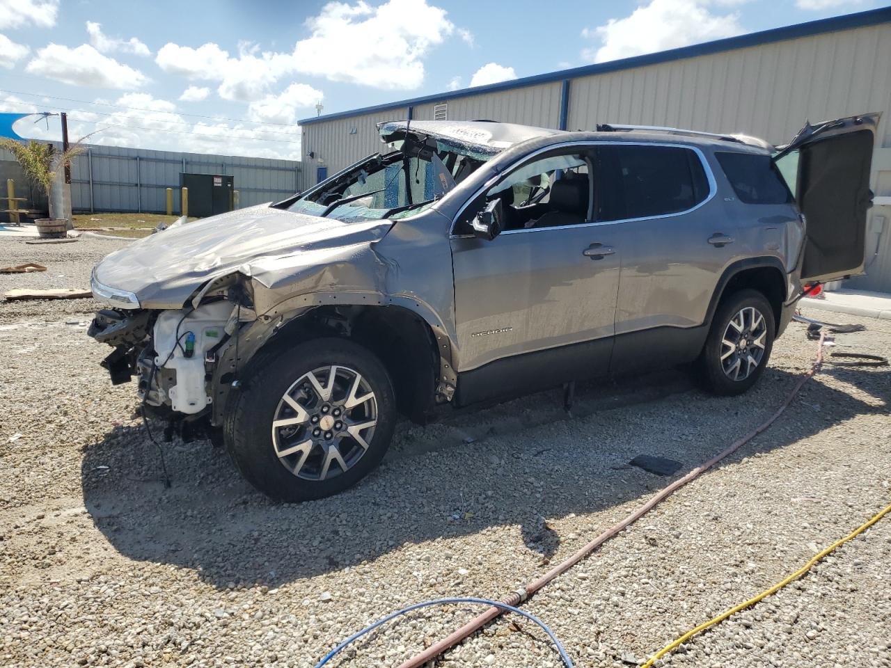 2023 GMC ACADIA SLT