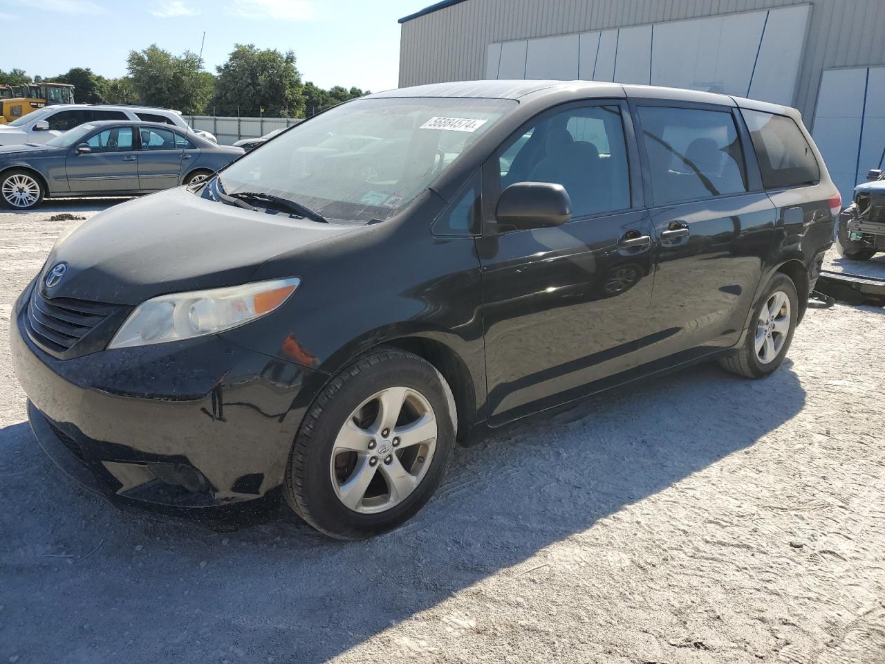 2011 TOYOTA SIENNA