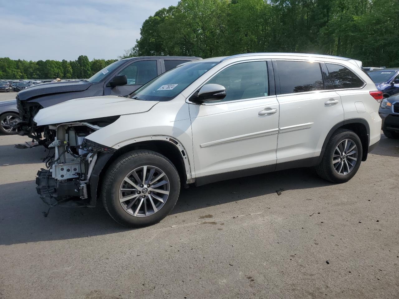 2019 TOYOTA HIGHLANDER SE