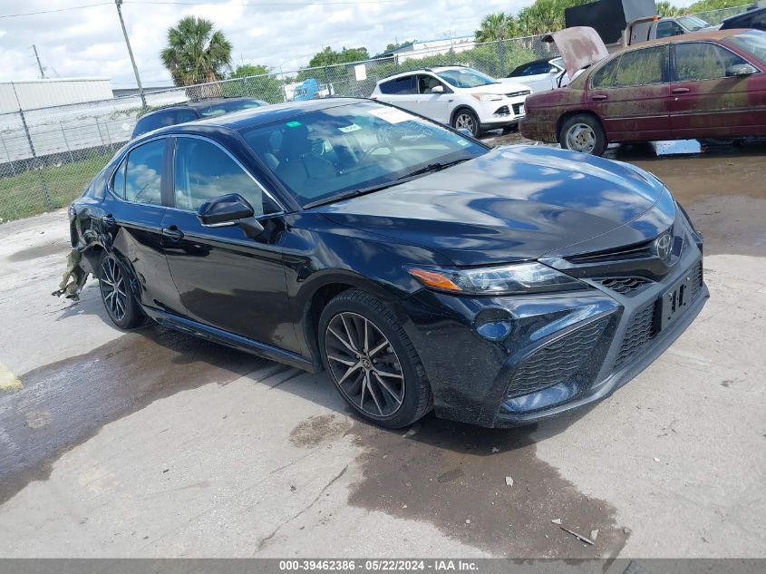 2022 TOYOTA CAMRY SE