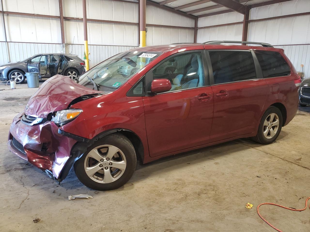 2013 TOYOTA SIENNA LE