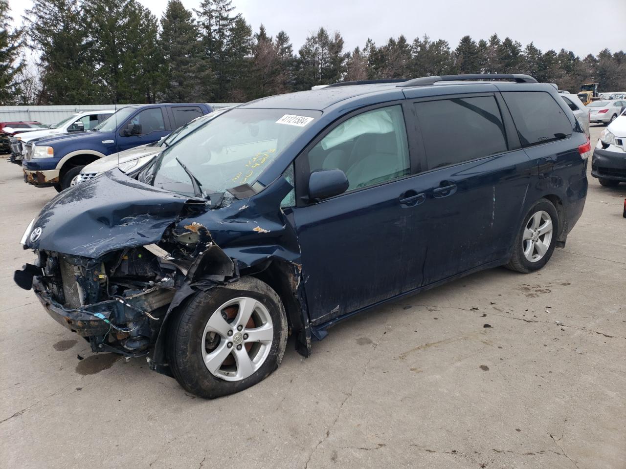 2011 TOYOTA SIENNA LE