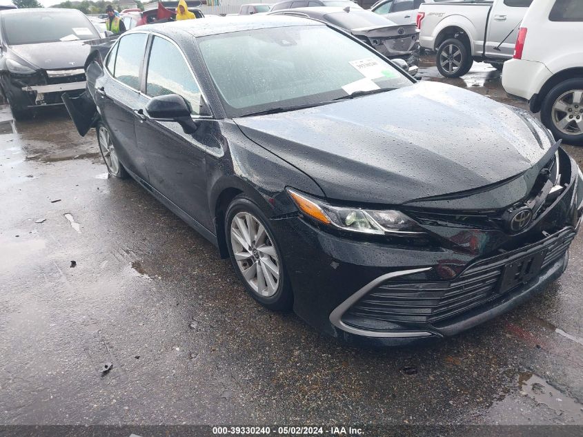 2022 TOYOTA CAMRY LE