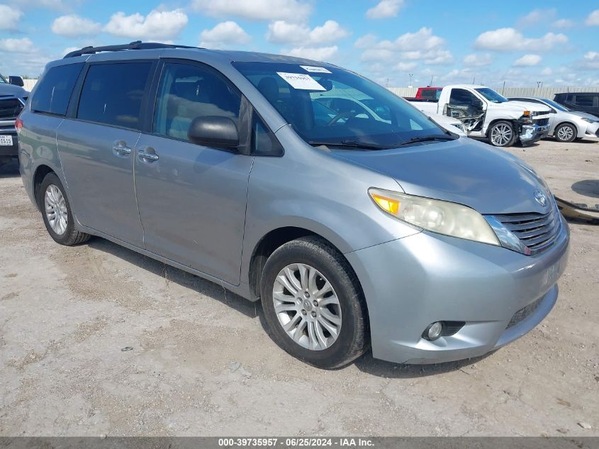 2011 TOYOTA SIENNA