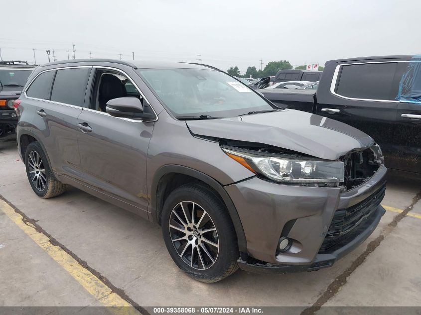 2017 TOYOTA HIGHLANDER SE