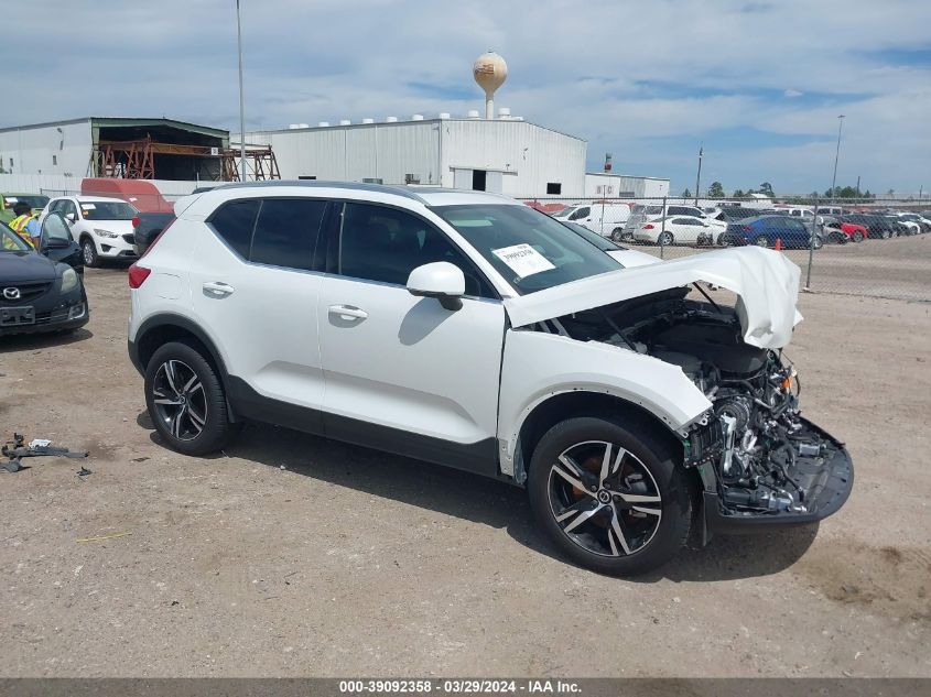 2023 VOLVO XC40 B5 PLUS BRIGHT THEME