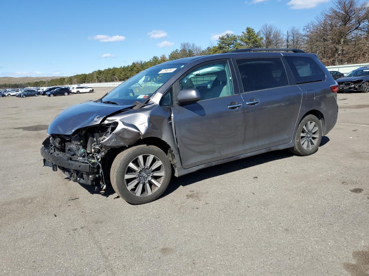 2018 TOYOTA SIENNA XLE