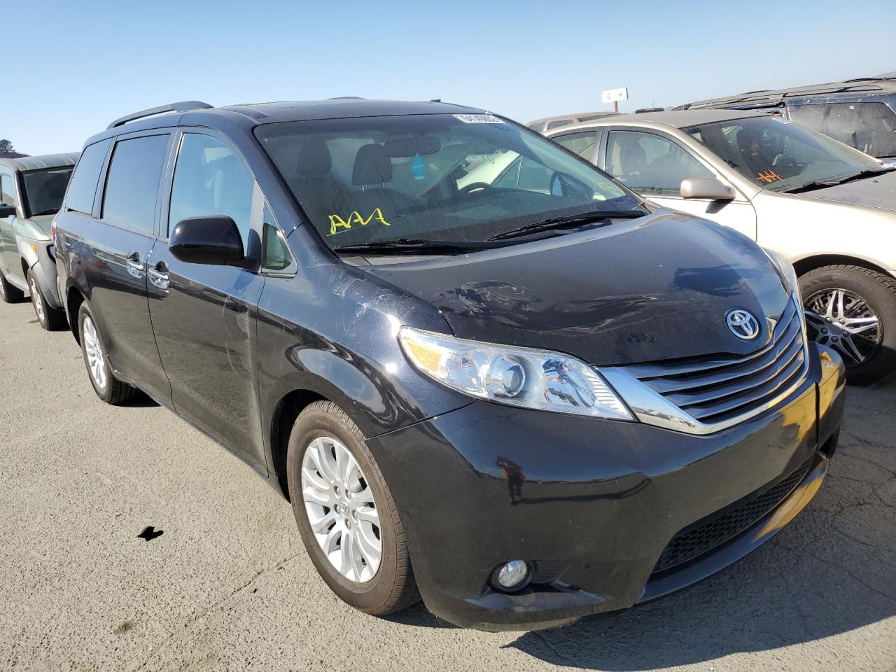 2017 TOYOTA SIENNA XLE