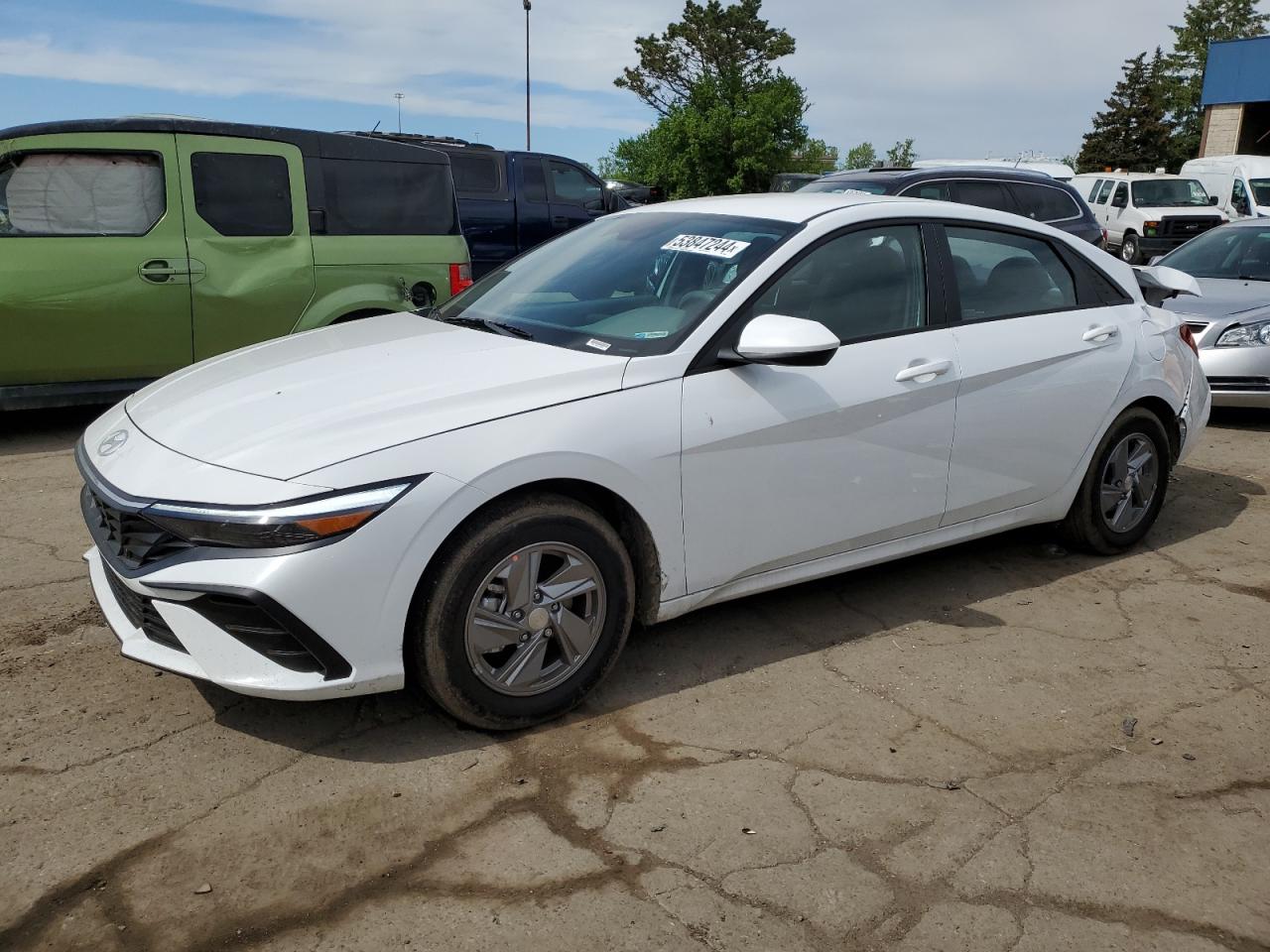 2024 HYUNDAI ELANTRA SE