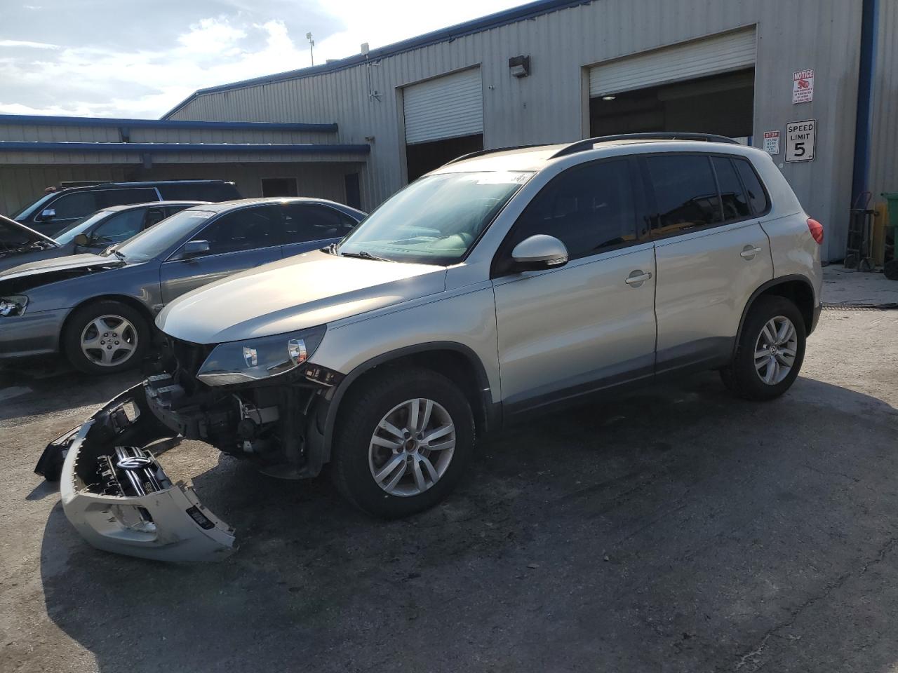 2015 VOLKSWAGEN TIGUAN S