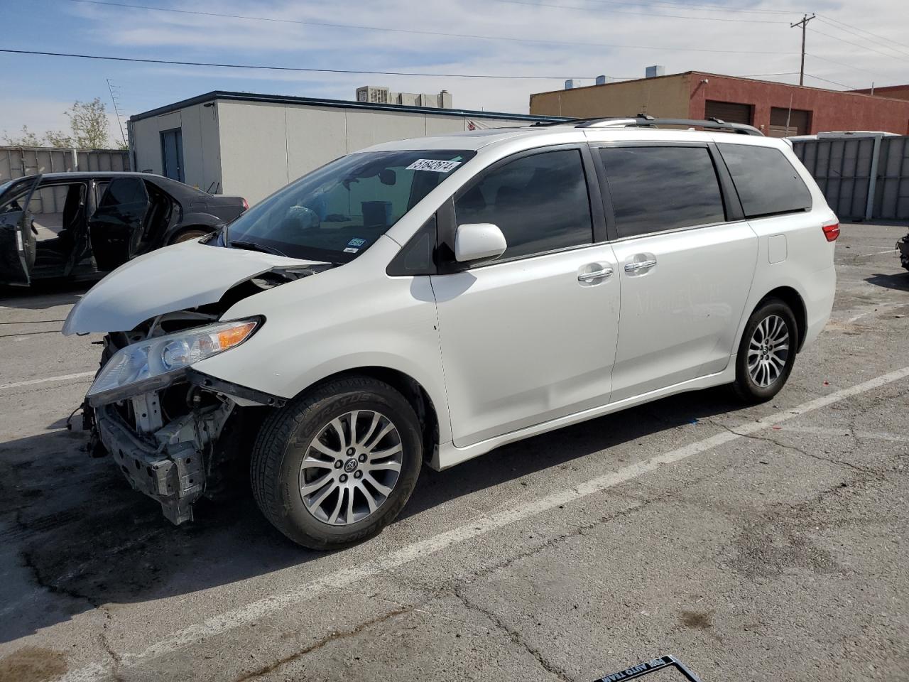 2018 TOYOTA SIENNA XLE