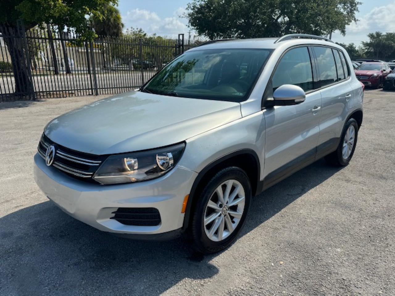 2015 VOLKSWAGEN TIGUAN S