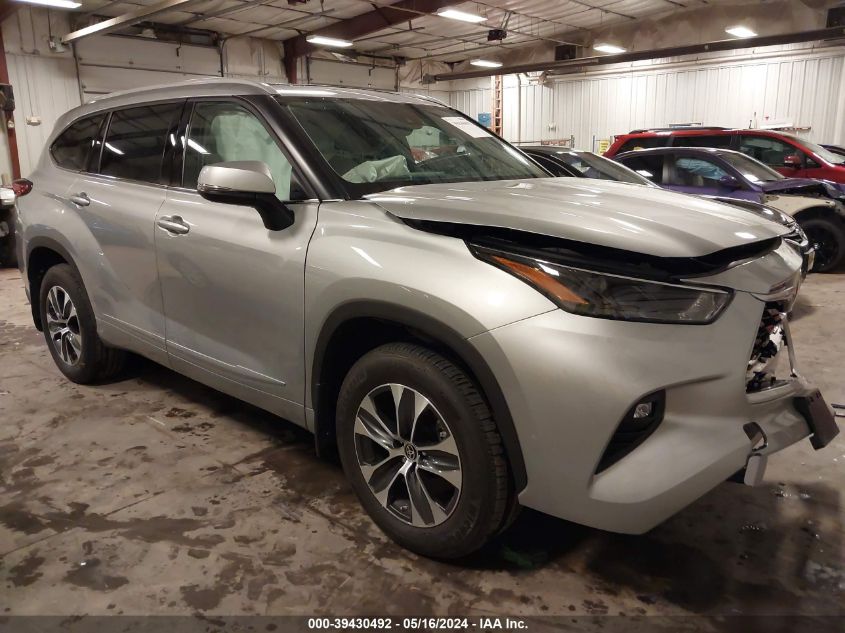 2022 TOYOTA HIGHLANDER XLE