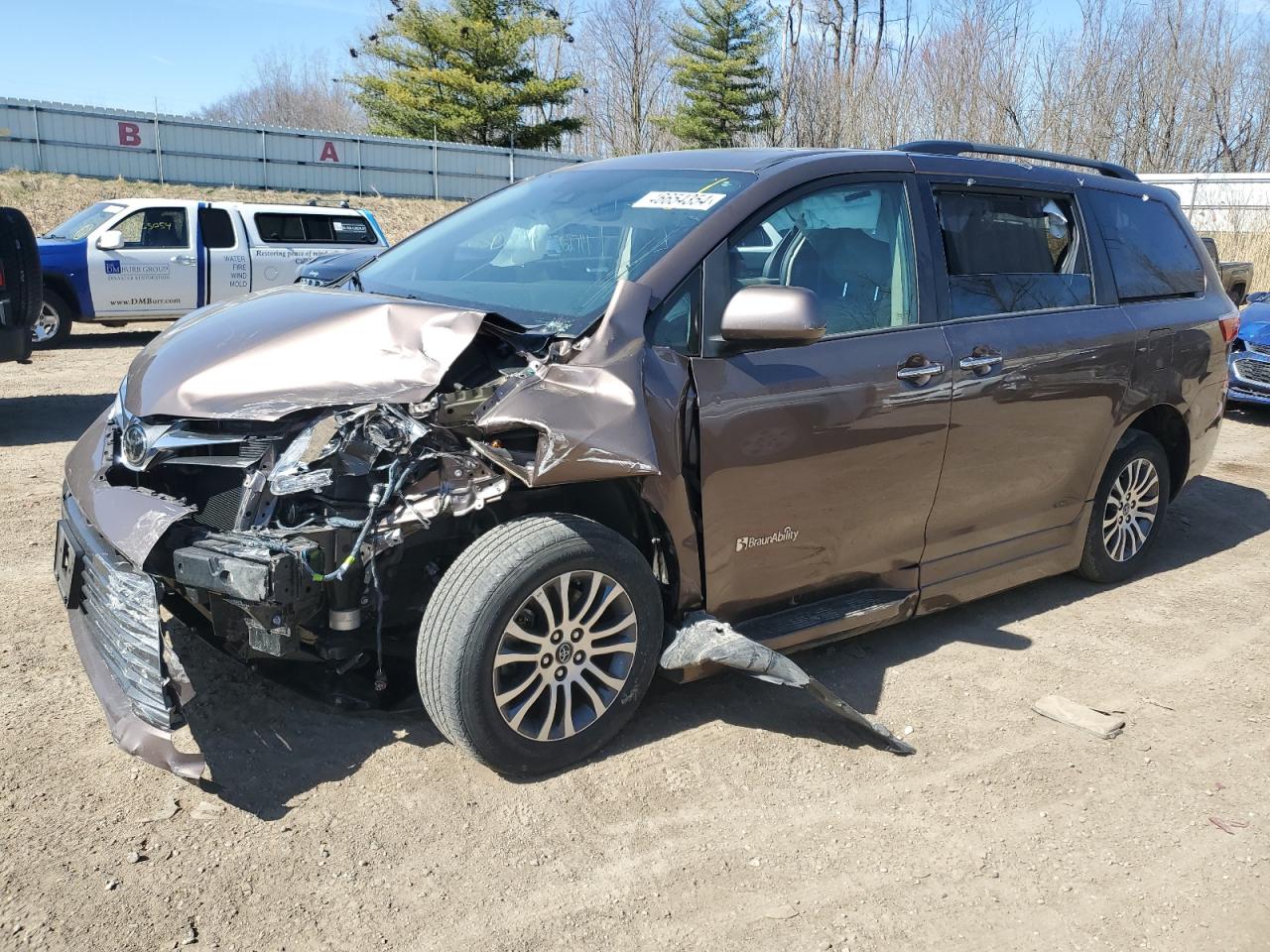 2018 TOYOTA SIENNA XLE