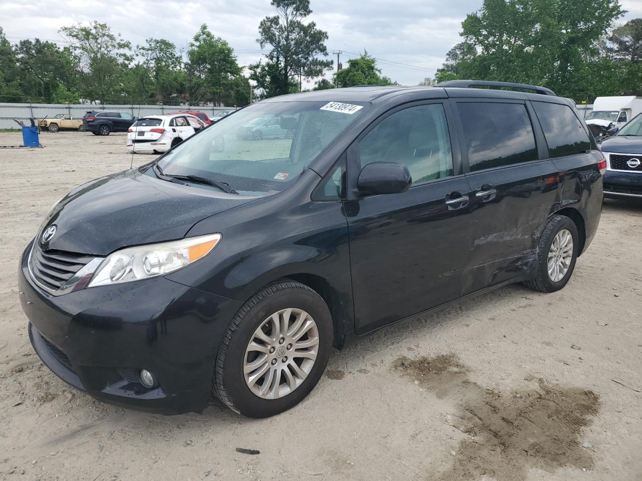 2014 TOYOTA SIENNA XLE