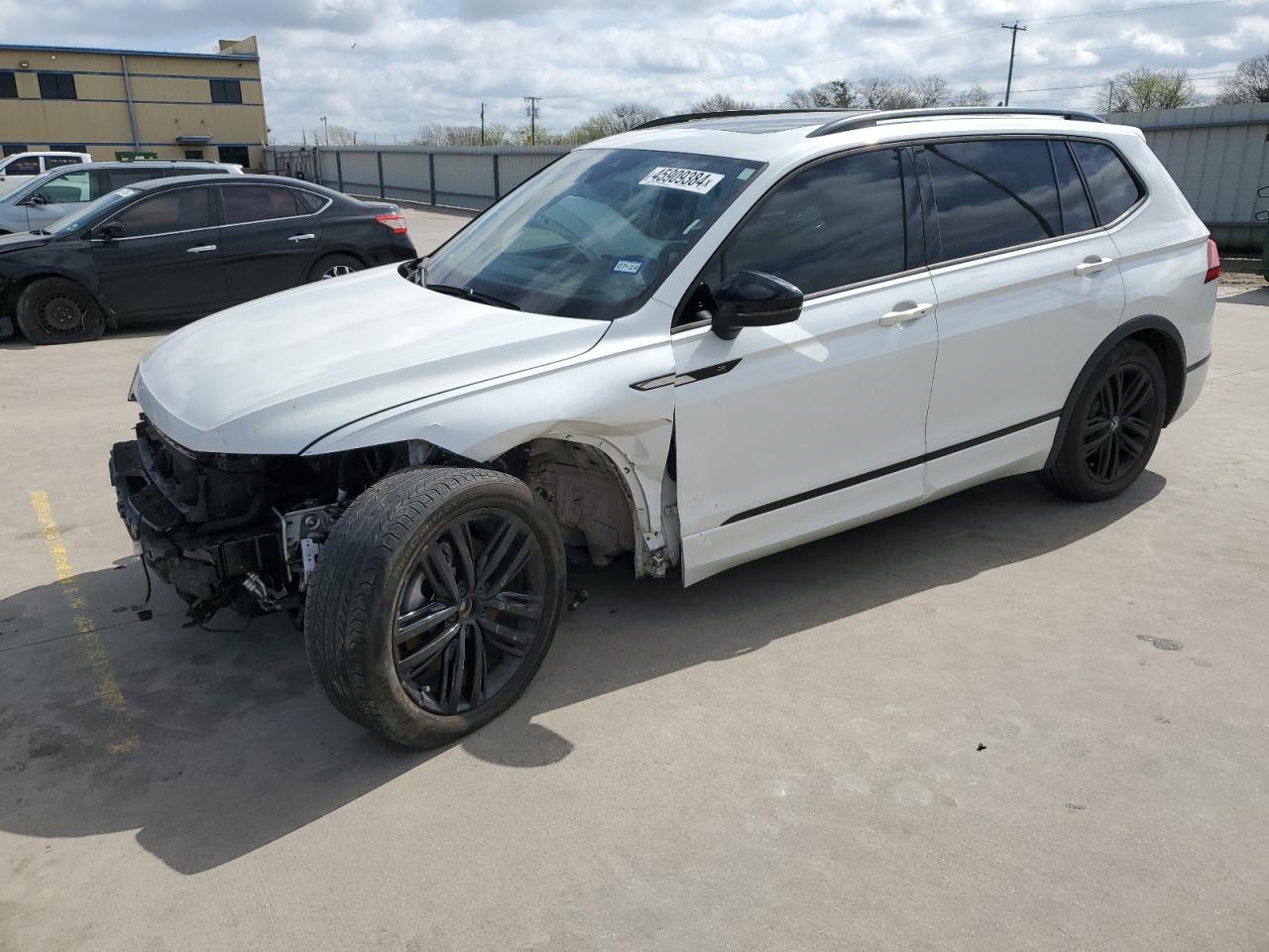 2022 VOLKSWAGEN TIGUAN SE R-LINE BLACK