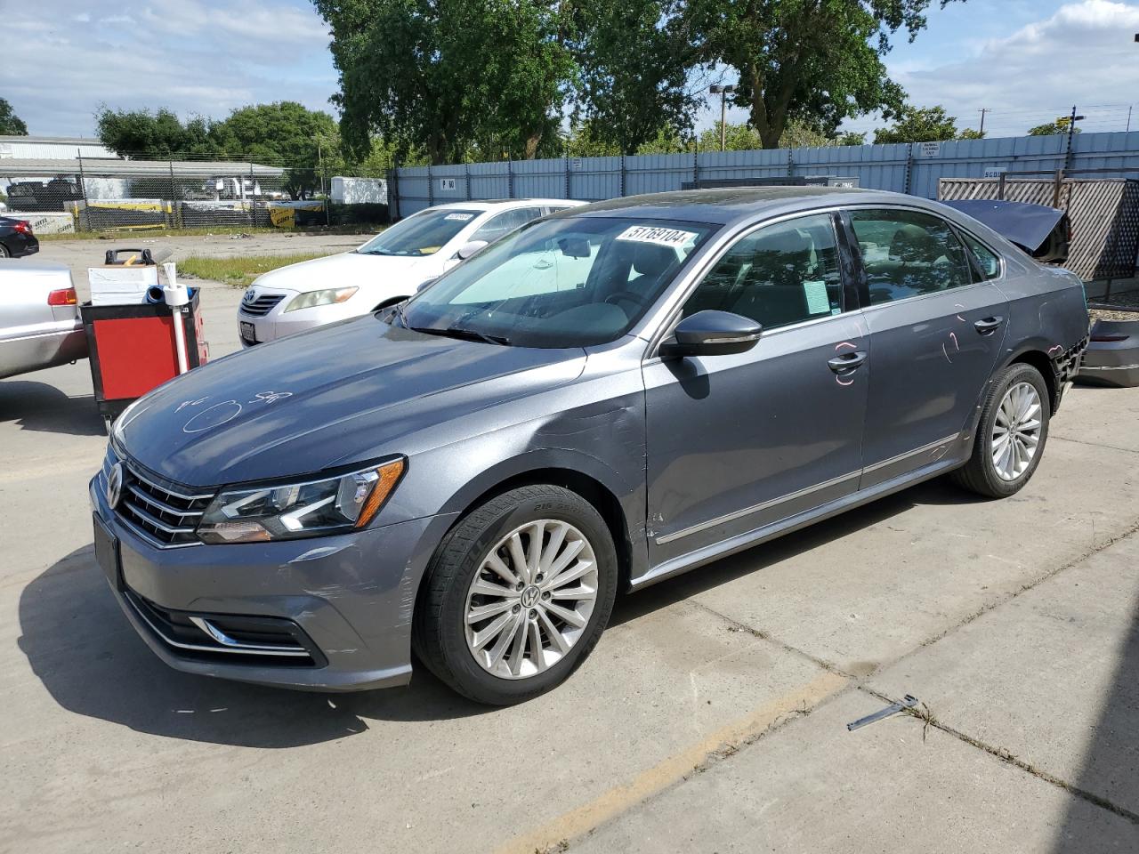 2017 VOLKSWAGEN PASSAT SE