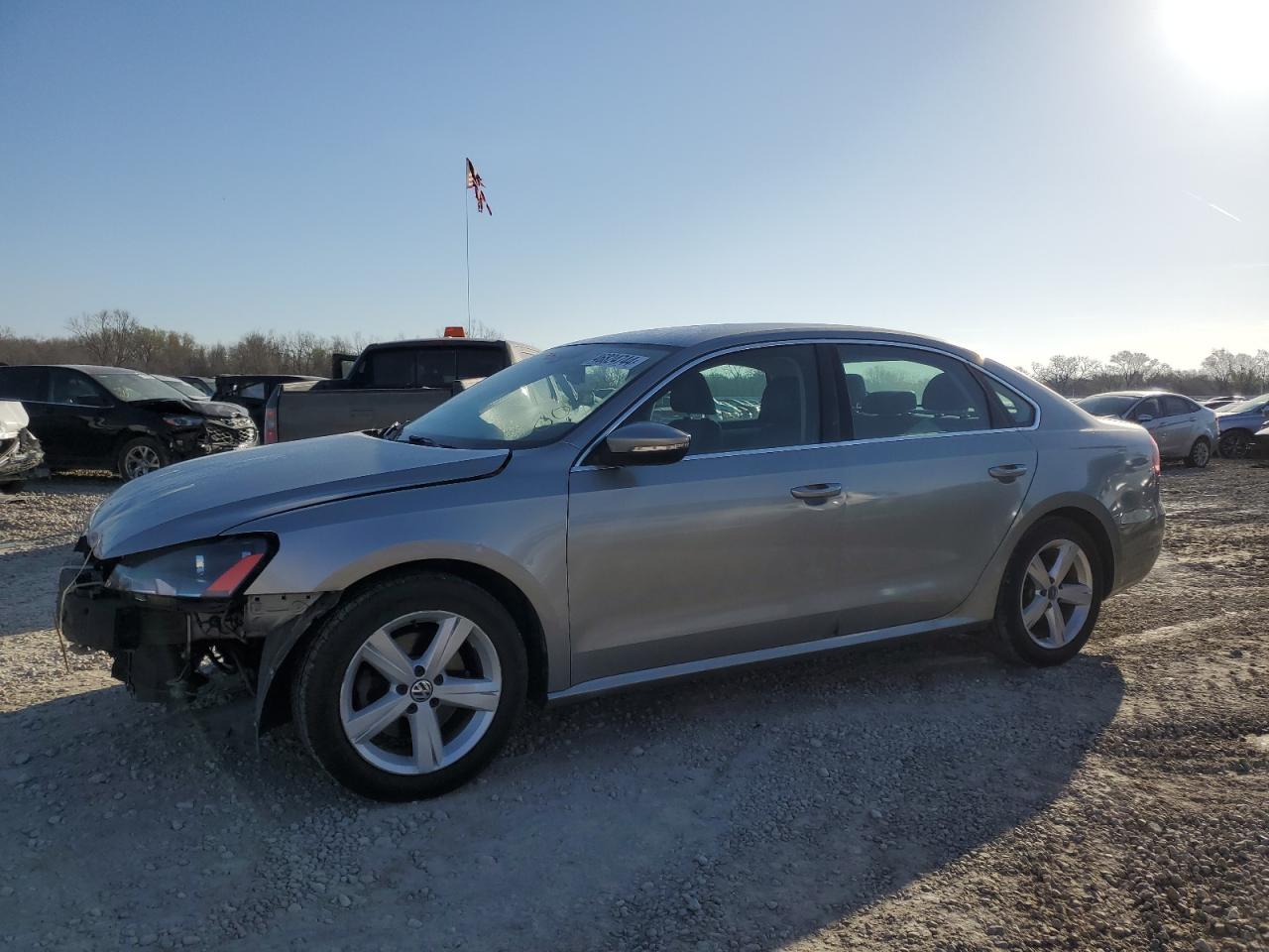 2012 VOLKSWAGEN PASSAT SE